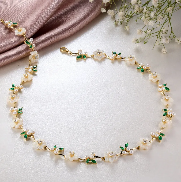 Dainty Posy Necklace