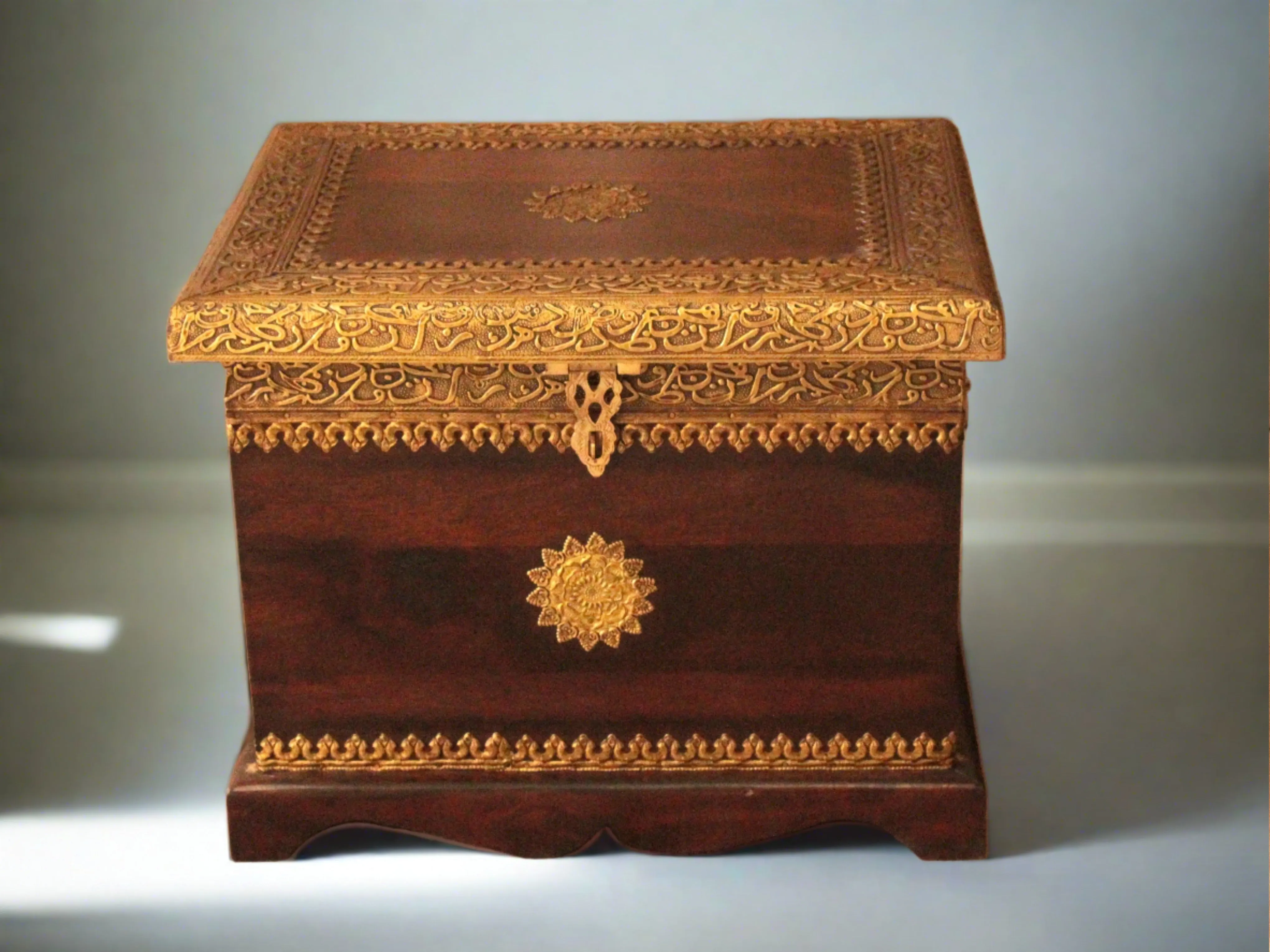 Handcrafted Wooden Trunk in Urdu Style Metal Fittings - Timeless Elegance