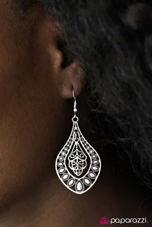 Paparazzi Accessories  - Arabian Affair #L95 - Silver Earring