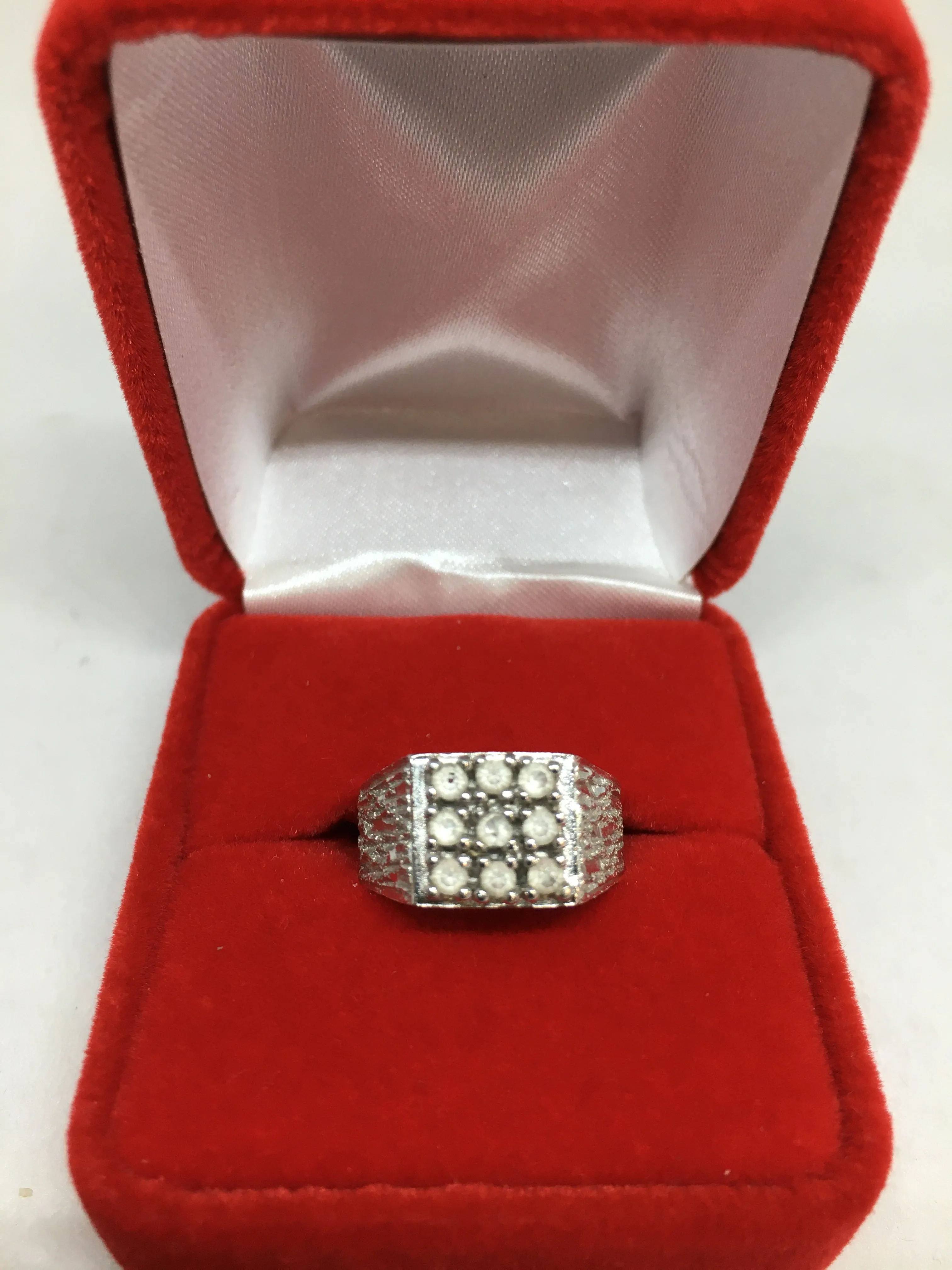 Stunning 925 Sterling Silver Ring with Cubic Zirconia