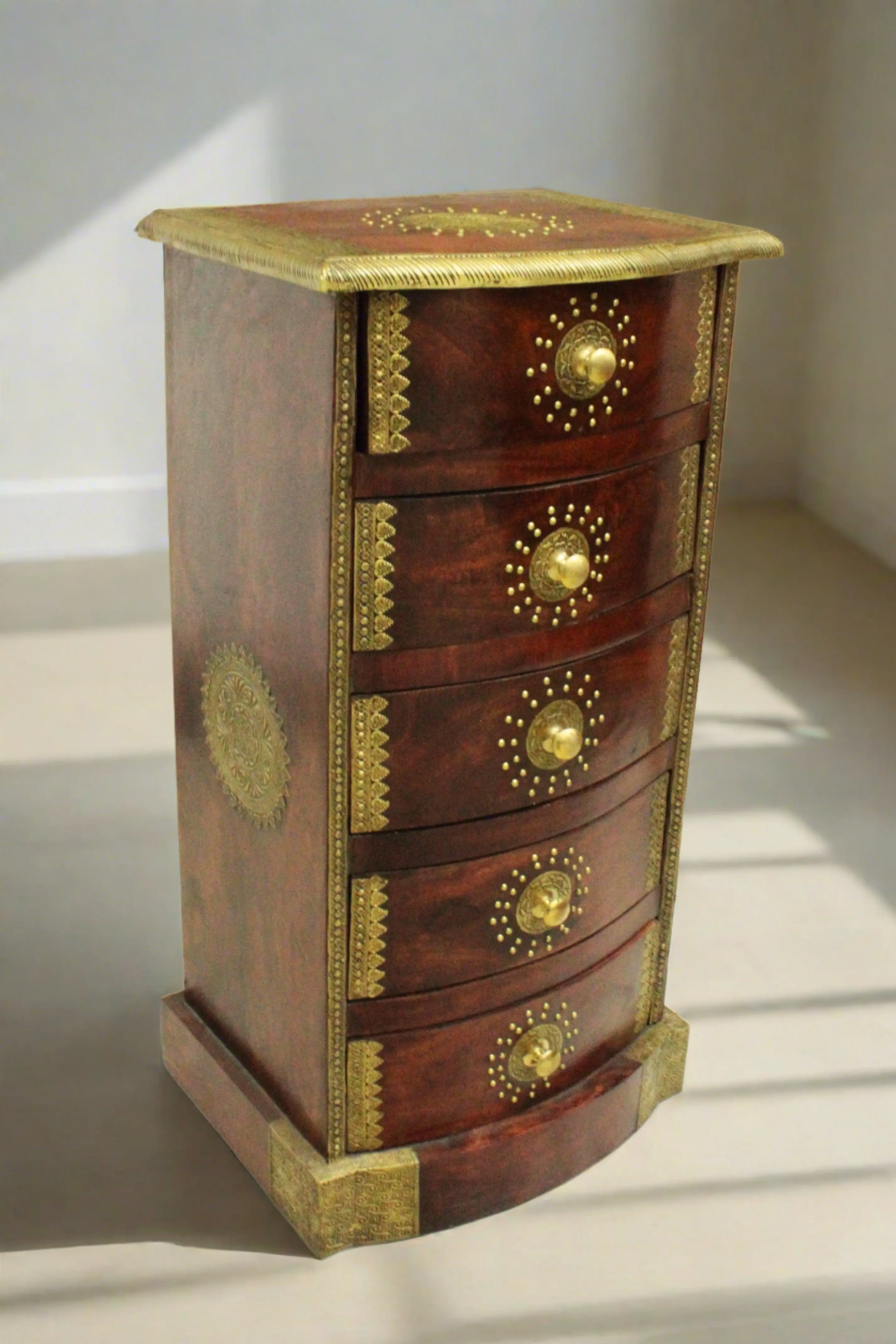 Timeless Elegance: 5-Drawer Chest with Heavy Brass Fittings